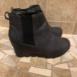 Time and Tru Black Wedge Ankle Booties with Stretch Panel